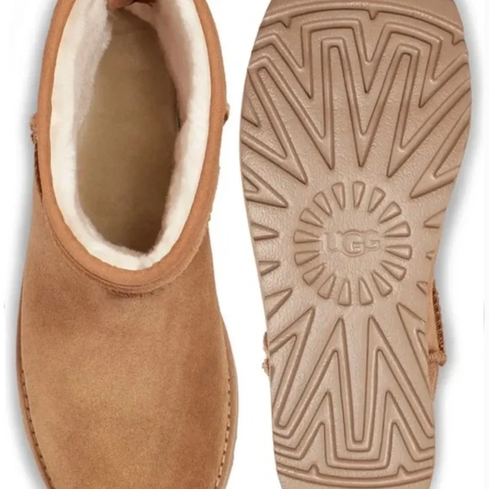 NIB $180 UGG Classic Short Logo Boot in Chestnut - size 7!
